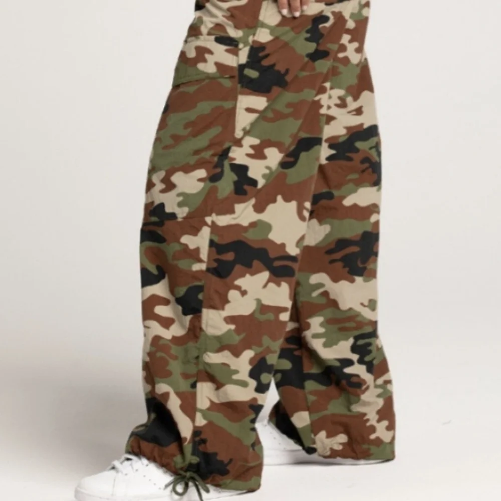 Tinseltown Camo Wide Leg Relaxed Fit Cargo Parachute Pants Size Large - Picture 4 of 16